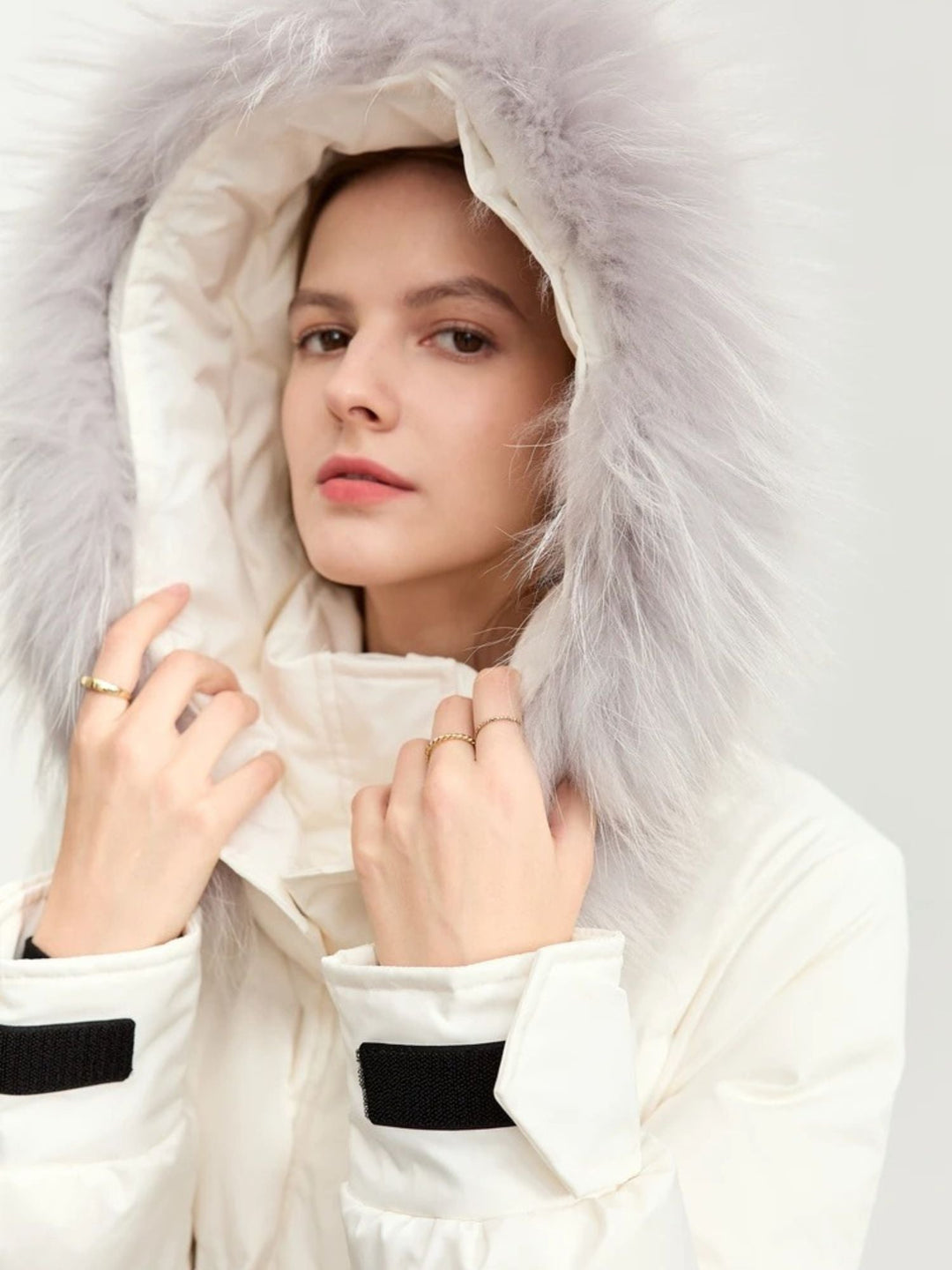Long quilted down jacket with removable fur collar and adjustable belt 7