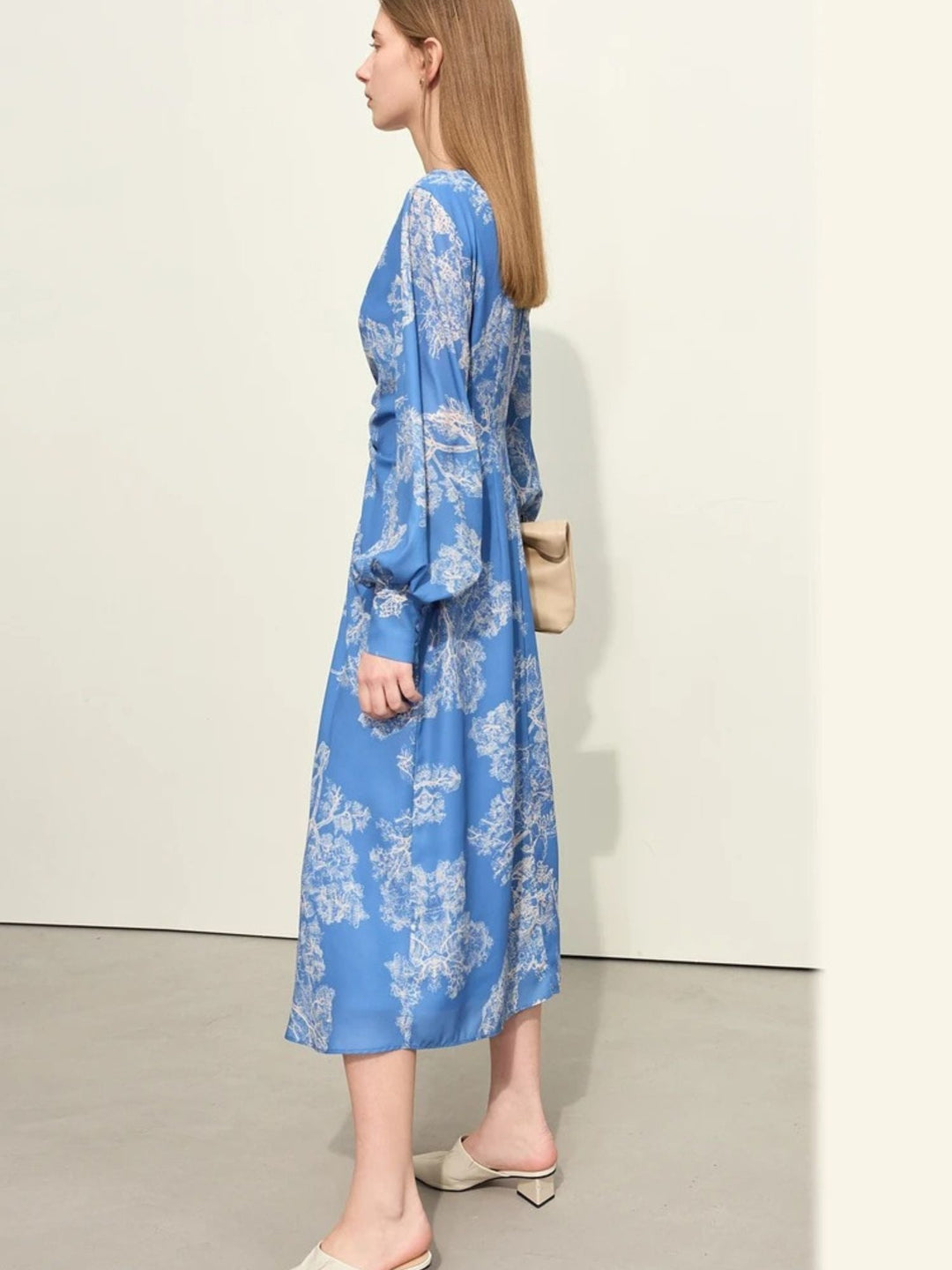 V-neck chiffon dress with drawstring and lantern sleeves 2