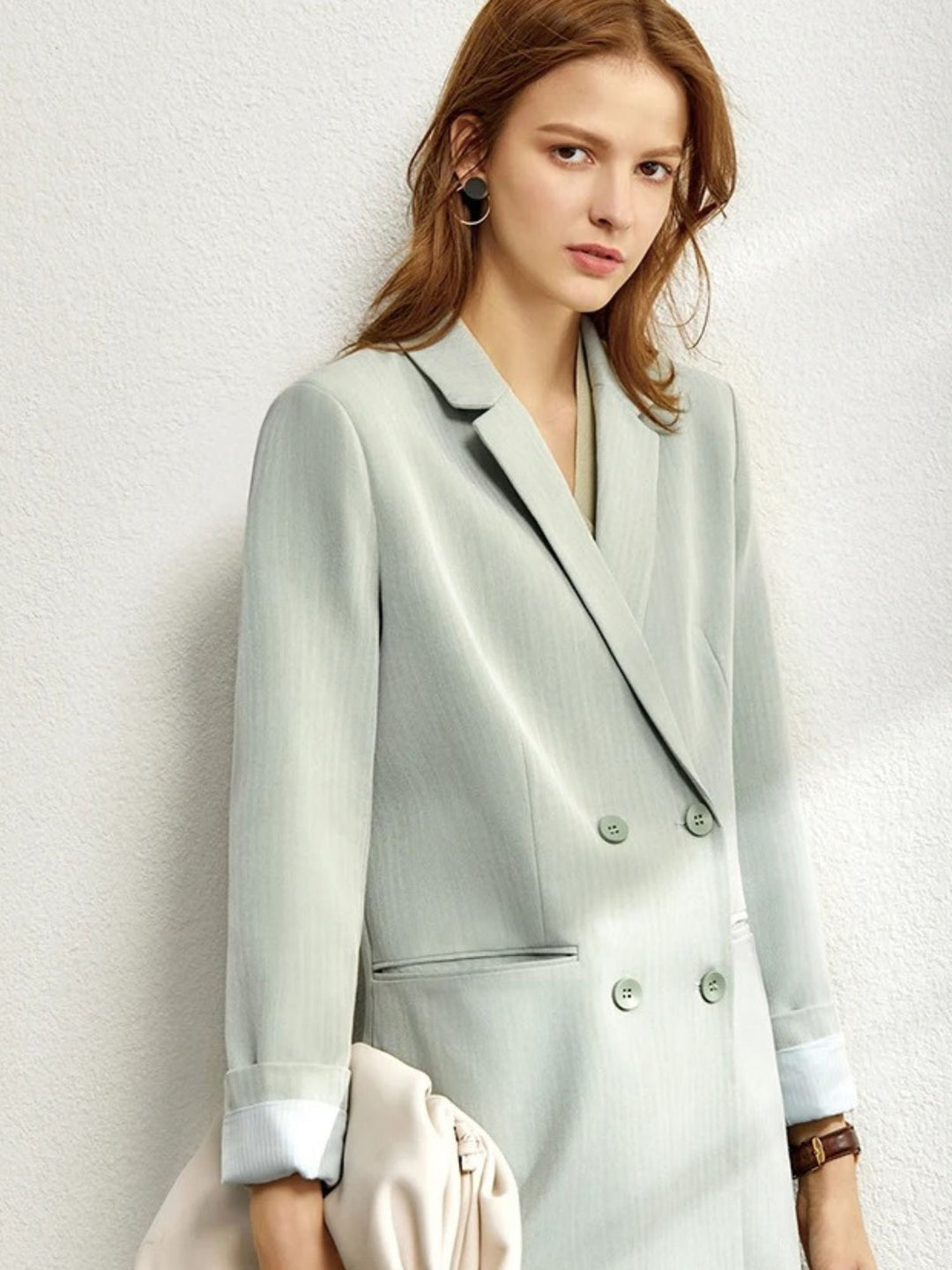 Versatile blazer and pantsuit set in chin-length 2