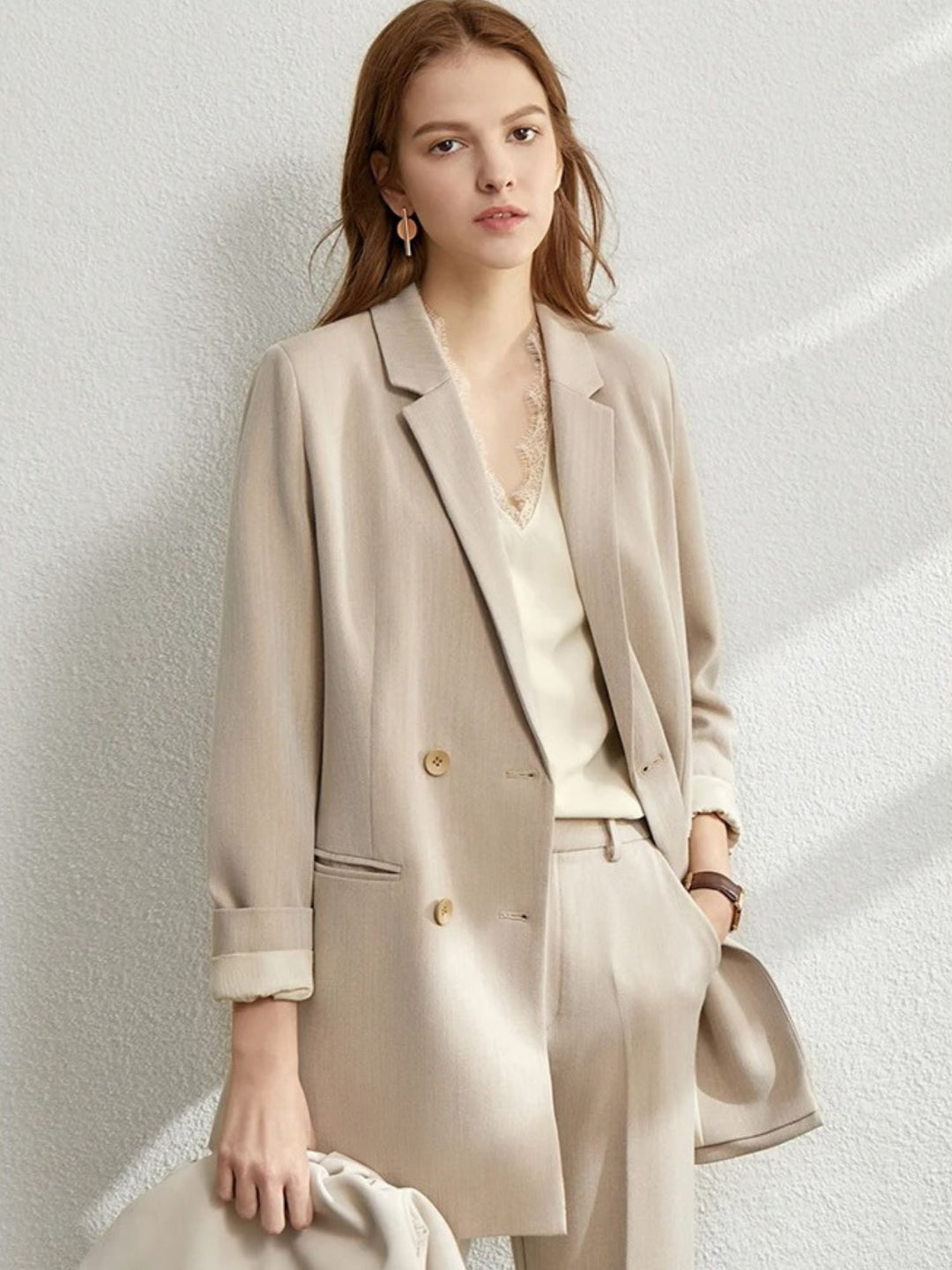 Versatile blazer and pantsuit set in chin-length 3
