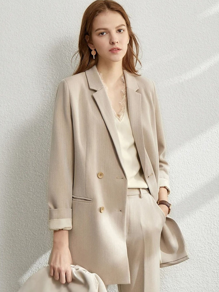 Versatile blazer and pantsuit set in chin-length 3