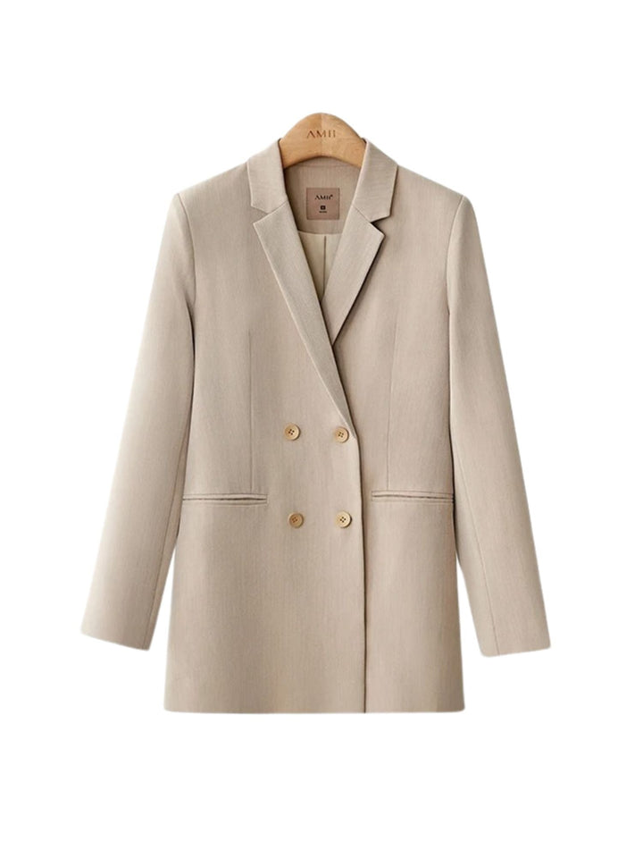 Versatile blazer and pantsuit set in chin-length 4