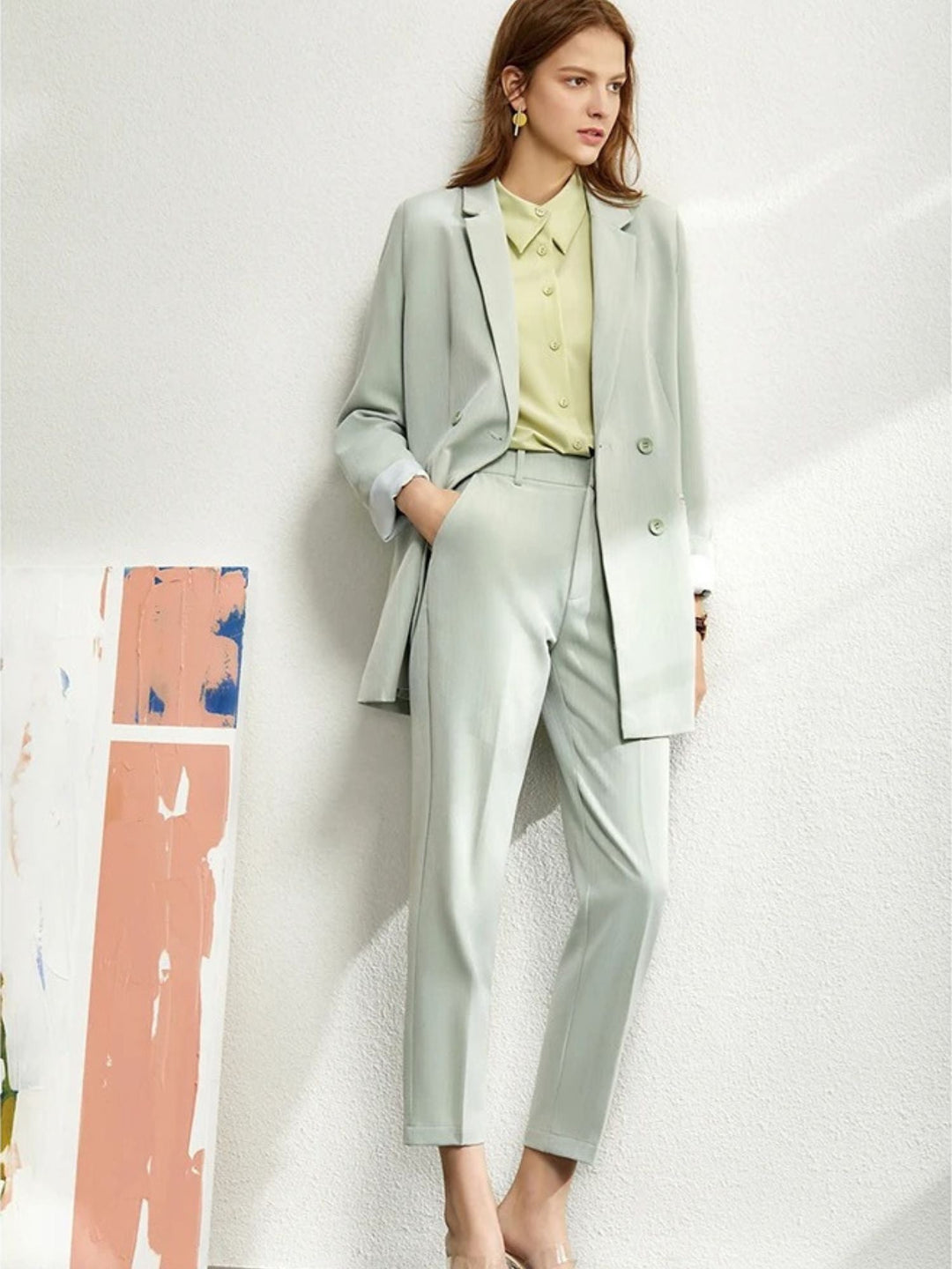 Versatile blazer and pantsuit set in chin-length 6